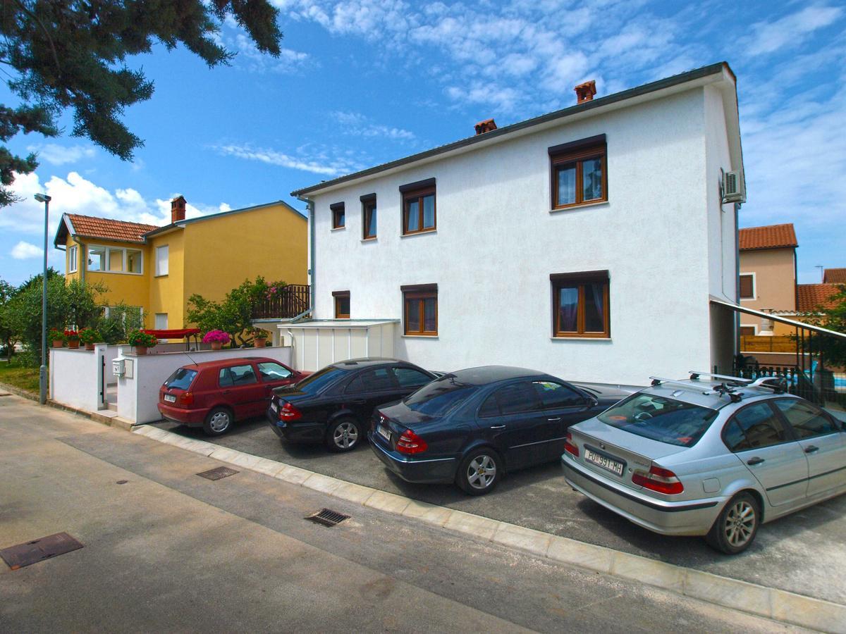 Apartments Mirko 647 Pula Exterior foto