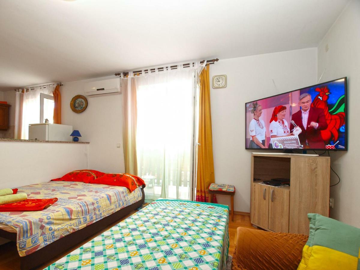 Apartments Mirko 647 Pula Exterior foto