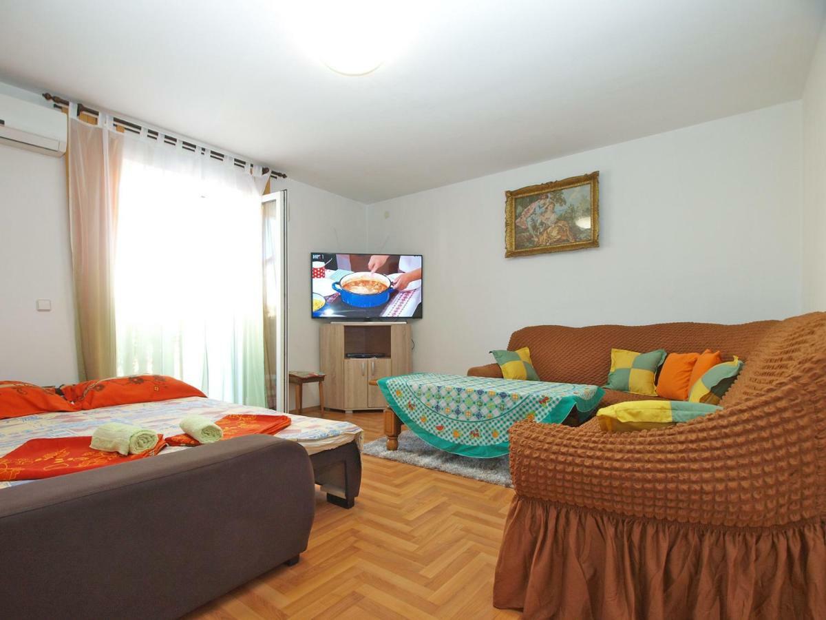 Apartments Mirko 647 Pula Exterior foto