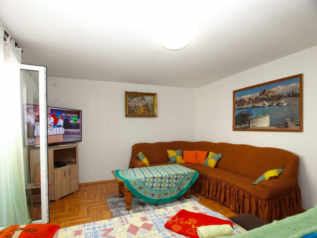 Apartments Mirko 647 Pula Exterior foto